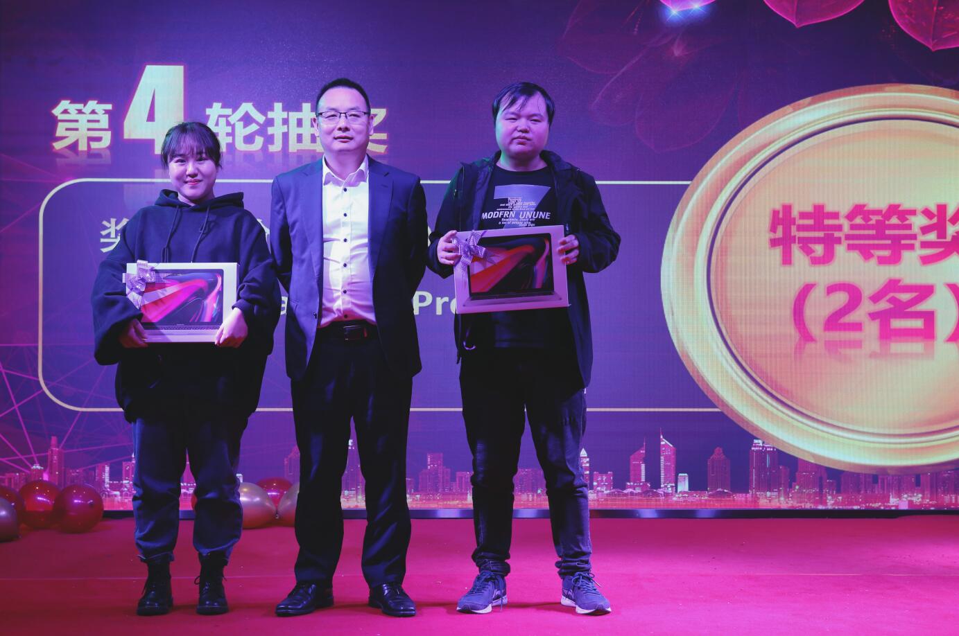 热烈庆祝beat365在线唯一官网“扬帆起航、再创辉煌”评优表彰年会圆满成功!(图16) 热烈庆祝beat365在线唯一官网“扬帆起航、再创辉煌”评优表彰年会圆满成功!(图16)