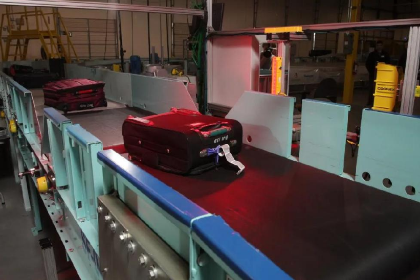 康耐视360度自动标签读取解决方案助力行李处理(图2) 康耐视360度自动标签读取解决方案助力行李处理(图2)